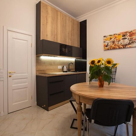 Friends House- Сучасні Апартаменти В Центрі Львова Екстериор снимка