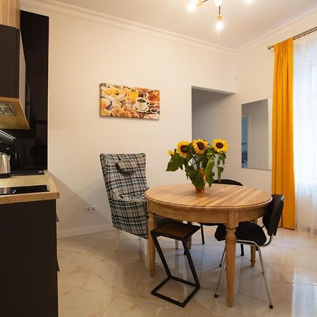 Friends House- Сучасні Апартаменти В Центрі Львова Екстериор снимка